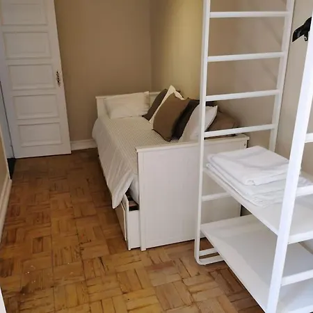 Double Bedroom With Terrace In Estrela * Lisboa