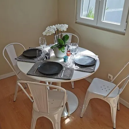 Double Bedroom With Terrace In Estrela * Lisboa